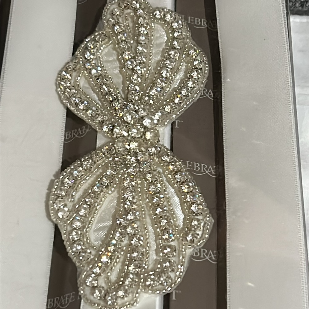 Wedding items, 2 sashes and 1 wrap for bouquet - Picture 6 of 6